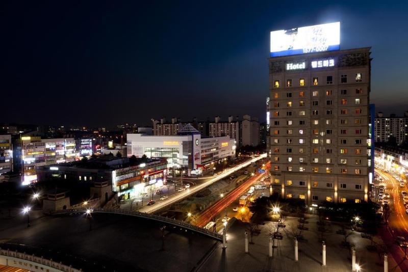 The Marevo Hotell Suwon Exteriör bild
